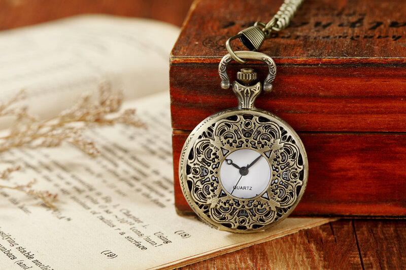 Classic hollowed out floral commemorative pocket watch for friends best gift for wife  2023