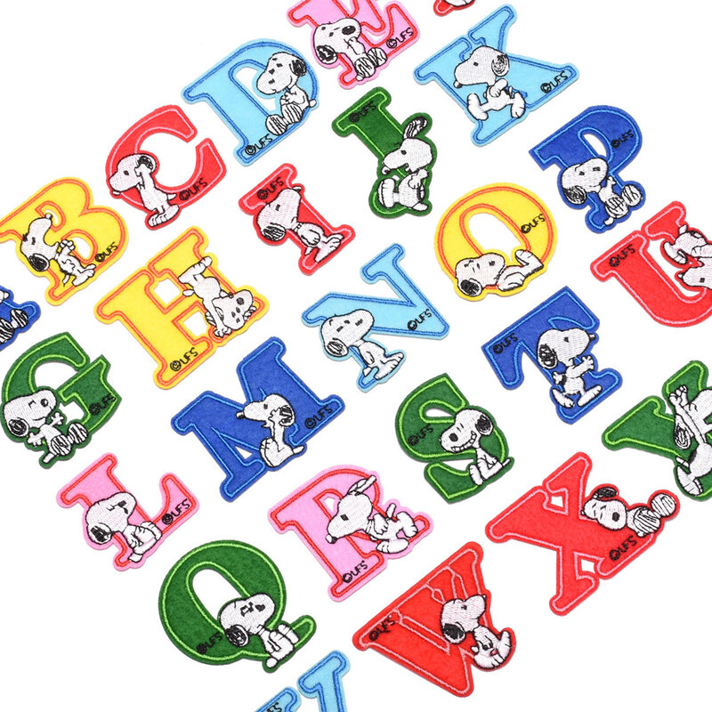 Parches bordados de Snoopy de Anime para ropa, letras Kawaii, dibujos animados, chaqueta, sombrero, zapatos, insignias Diy, pegatinas de apliques, 1 unidad