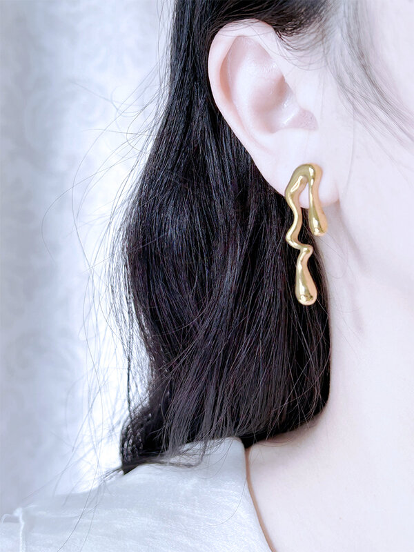 Orecchini a goccia d'acqua Vintage personalità irregolare orecchino asimmetrico da donna orecchino in acciaio al titanio regalo di gioielli per feste di moda