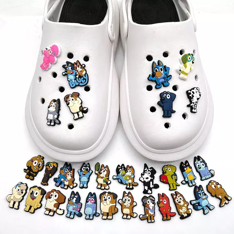 Dijes de zapatos de colección Bluey para Crocs, decoraciones de zapatos Diy, accesorios para sandalias, decoración y regalos de cumpleaños para adultos y niños, 30 piezas