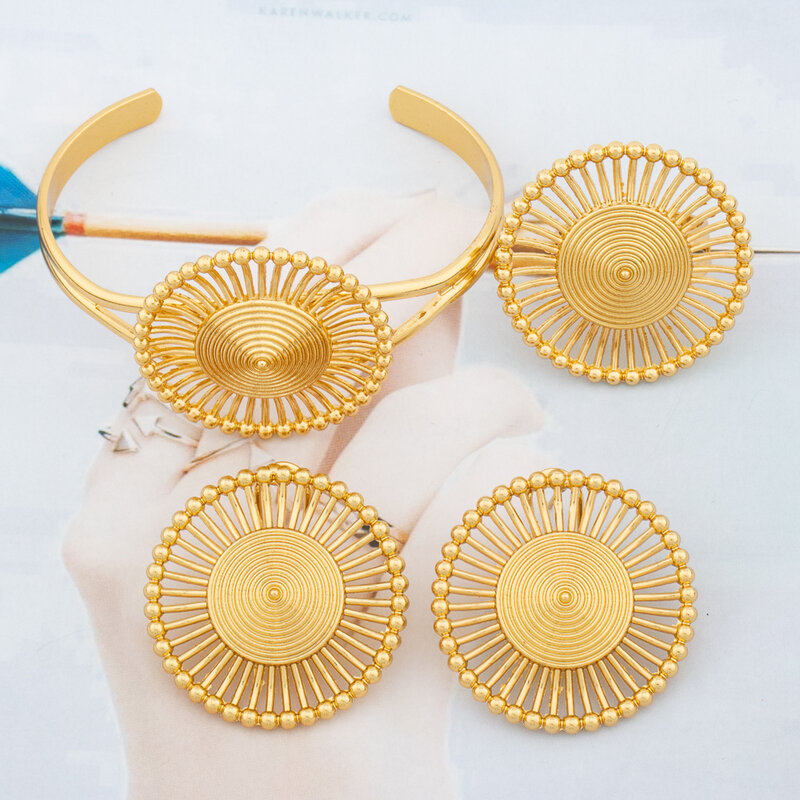 Dubai Set perhiasan warna emas untuk wanita anting-anting dan cincin kalung Bangle 4 buah Set untuk pesta pertunangan hadiah pakaian sehari-hari