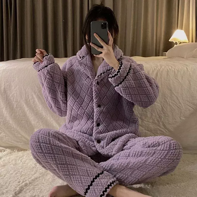 Pijamas de terciopelo Coral para mujer, ropa de dormir de felpa gruesa y cálida, conjunto de ropa de casa de franela, versión coreana, invierno, novedad de 2024