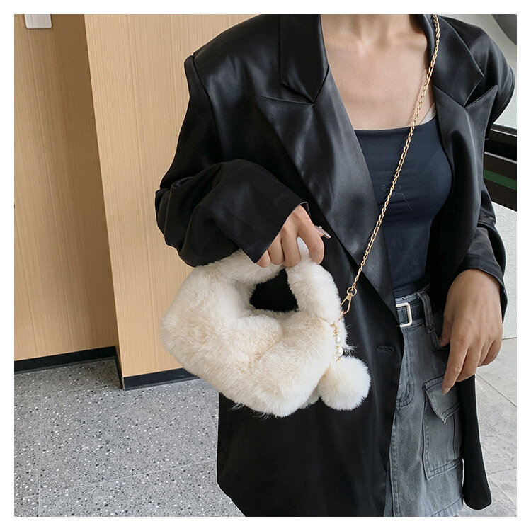 Fur Women's Small Half Moon Bag Luxury Warm Plush Wrist Bags for Women Fashion Furry Short Handle Clutch Cute Ladies Coin Purses