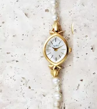 No fade 2024 new brass band  Japanese women's watch luxury retro natural freshwater pearl bracelet watch shell  quartz watch