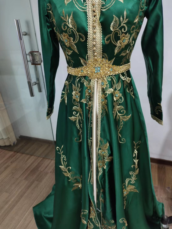 Elegantes grünes Ballkleid Kristall perlen Satin A-Linie muslimische Abendkleider V-Ausschnitt Stickerei Dubai Party kleid Vestidos