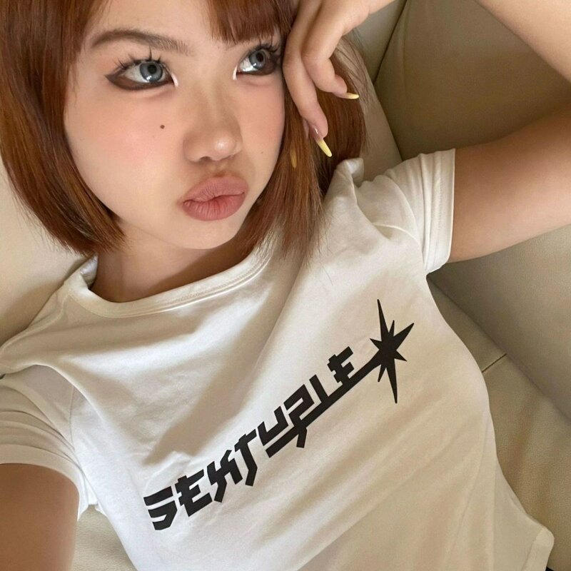 Koreański ładny Grunge seksowna koszulka dla dzieci Slim Y2k estetyczny list drukuj Casual Vintage Streetwear koszulka gotycka Emo dziewczyny krótki Top