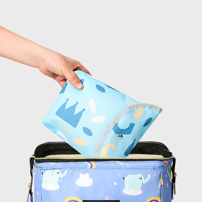 Bolsa de pañales con estampado de dibujos animados para bebé, bolso de mano con botón de secado húmedo, bolsa de transporte para cochecito, bolsas de almacenamiento de pañales húmedos para viajes al aire libre, 15x20cm