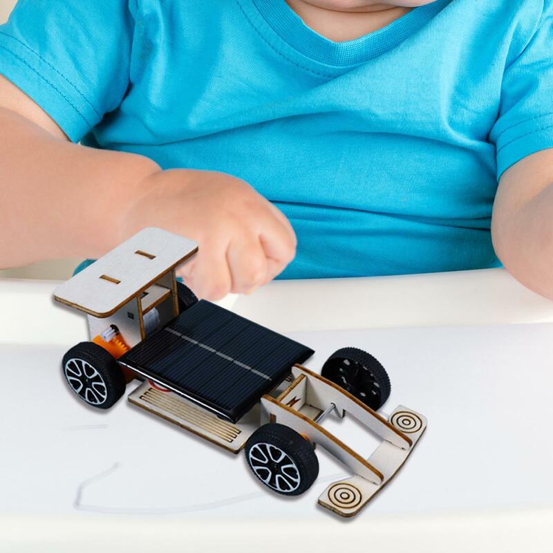 Zabawkowy samochód wyścigowy na energię słoneczną DIY Eksperyment fizyczny dla nastolatków i dzieci