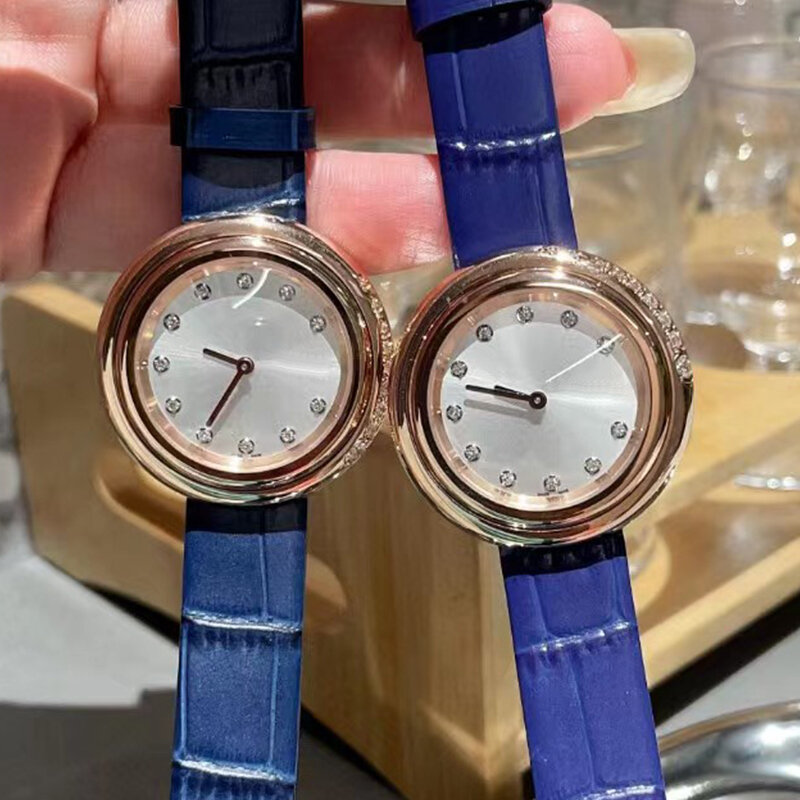 Designer Roterende Stalen Kast Met Diamant Ruitvormige Koeienhuid Band Quartz Horloge 2024 Dames Nieuw Horloge Mode Luxe Horloge