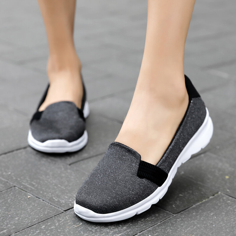 Scarpe da passeggio da donna calze nere traspiranti leggere appartamenti da corsa mocassini da ragazza Sneakers di tela di grandi dimensioni 35-42