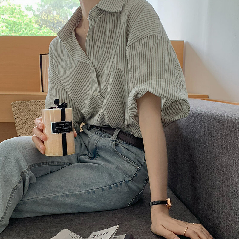 Kemeja bergaris wanita Korea elegan longgar Chic lengan pendek blus wanita musim panas mode baru kerah lipat atasan kasual wanita