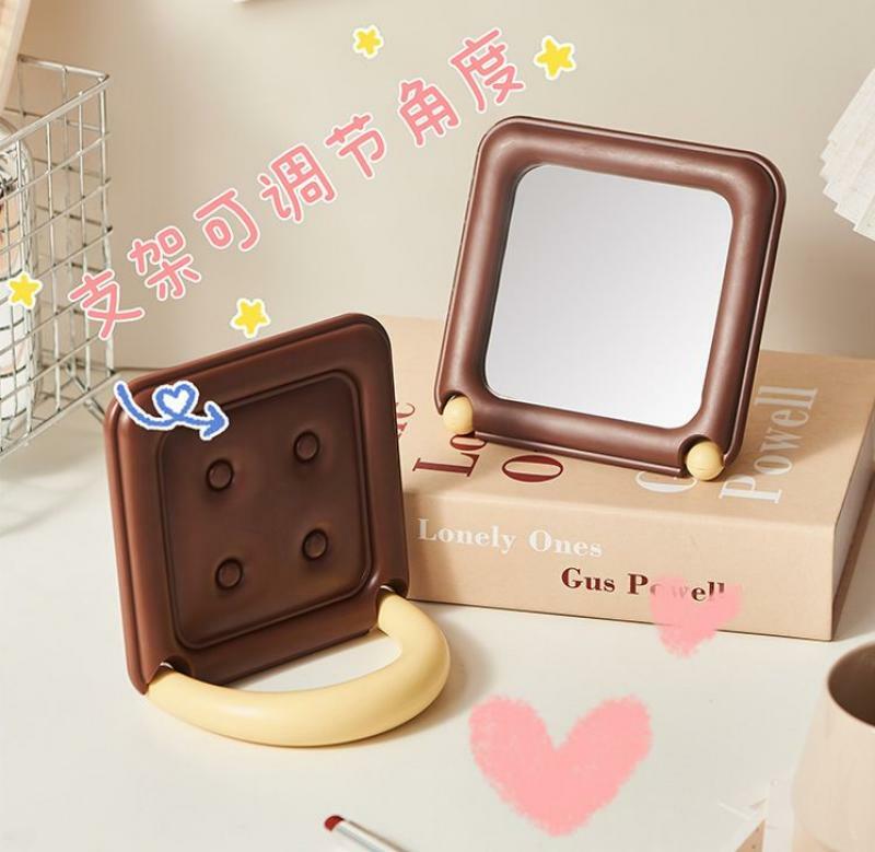 Espejo de maquillaje con forma de bolso de Chocolate, creativo, bonito, multifuncional, plegable, tipo pequeño de escritorio, dormitorio del hogar, 1 unidad