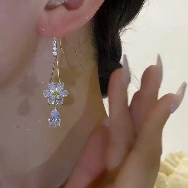 Boucles d'oreilles pendantes en forme de goutte de fleur pour femmes et filles, bijoux exquis, document en or, tempérament doux, élégant, blanc, nouveau, 2023