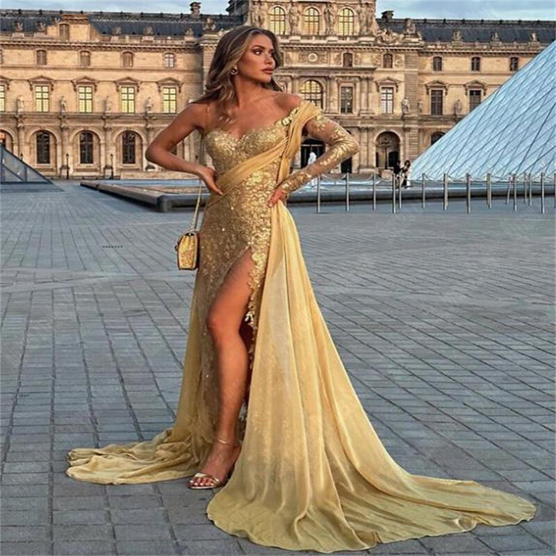 Gaun malam emas seksi gaun Prom tekstur tipis berlapis panjang lantai Sweetheart gaun pesta wanita belahan satu bahu tinggi