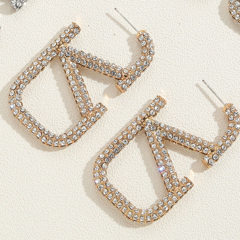 2024 New Fashion Women Light Luxury Full of Diamond Letter V Stud Earrings Women Sexy Party Zircon Inlaid Earrings Accessories