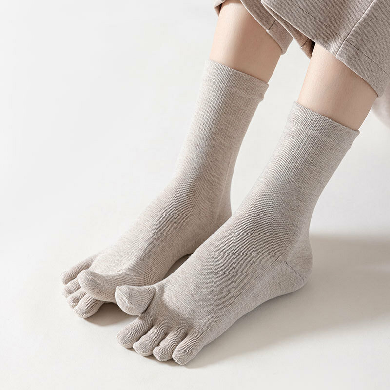 Calcetines de algodón orgánico con cinco dedos para mujer y niña, medias antideslizantes sólidas para Yoga, Pilates, Fitness, Harajuku, con dedos de los pies