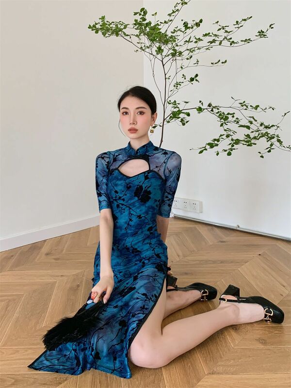 Gaun motif bunga Retro gaya Tiongkok baru gaun Cheongsam seksi wanita berlubang biru lengan tujuh seksi
