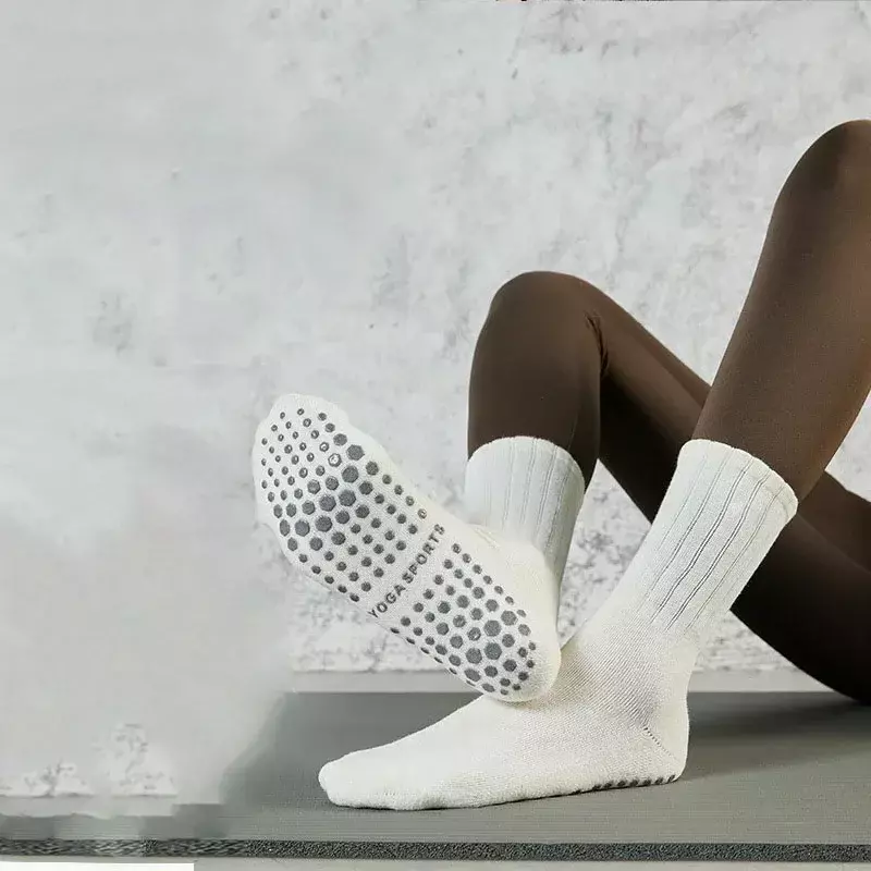 Nuovi calzini da Yoga a tubo lungo calzini da Pilates sportivi spessi in spugna con fondo antiscivolo incollato