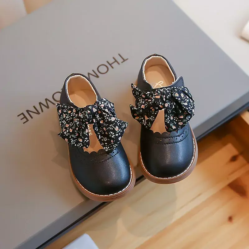 Детская кожаная обувь принцессы для девочек весна-лето 2024 модная мягкая и дышащая повседневная Милая французская обувь на плоской подошве с бантом