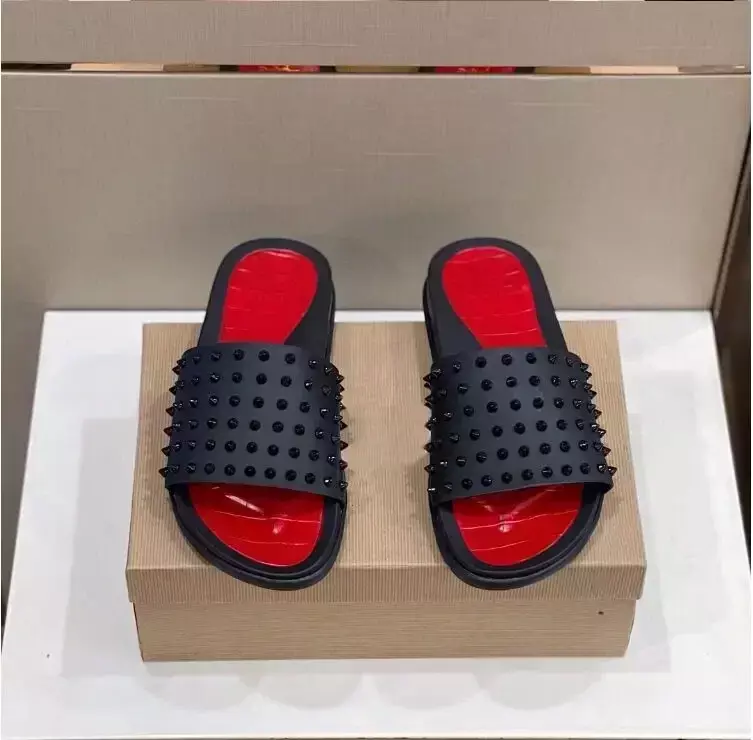 2024 New  Luxury brand designer Sandal Women Beach Slippers Rivet Decor Open Toe Unisex Slides Couple Seaside Vacation Shoes