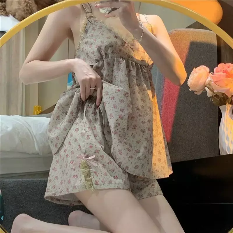 Милый цветочный пижамный комплект на бретельках с V-образным вырезом, женская летняя Корейская элегантная кружевная с деревянными ушками и шорты без рукавов, домашняя одежда, одежда для сна