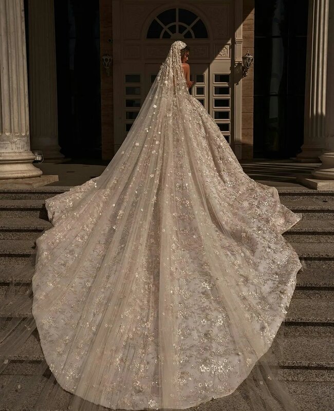 Luksusowe suknie ślubne dubajska Plus Size Chapel Train kochanie vestido de novia aplikacja suknie ślubne dla panny młodej na zamówienie