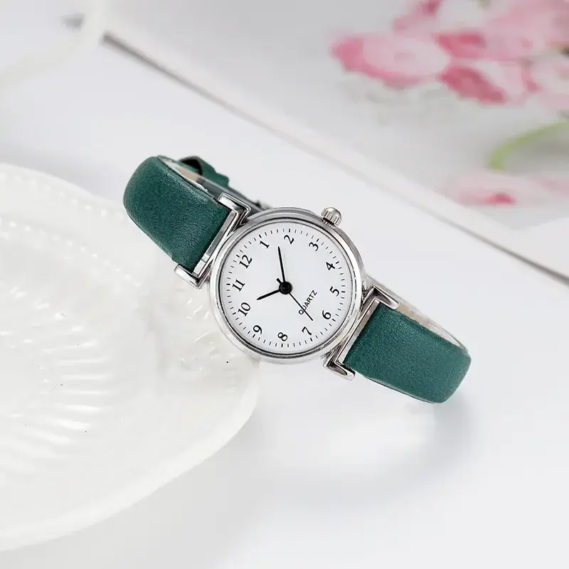女性のためのシンプルな小さなダイヤルクォーツ腕時計、人気の女の子の時計、丸い革の時計、ギフト