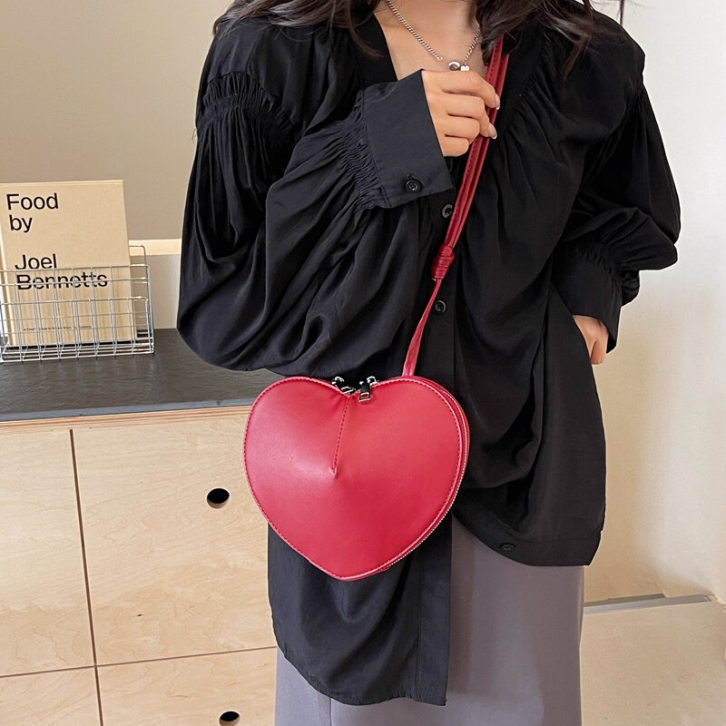 Женская красная свадебная сумочка в форме сердца Y2K, модная дизайнерская сумка через плечо из искусственной кожи на молнии, сумка через плечо для подмышек, 2024