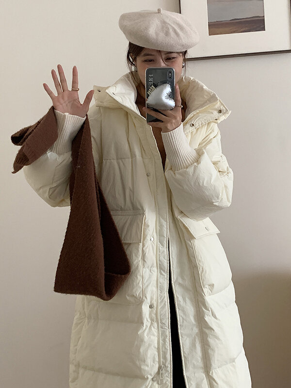 Mantel bertudung untuk wanita, mantel bulu angsa putih warna polos dipertebal modis hangat musim dingin untuk wanita