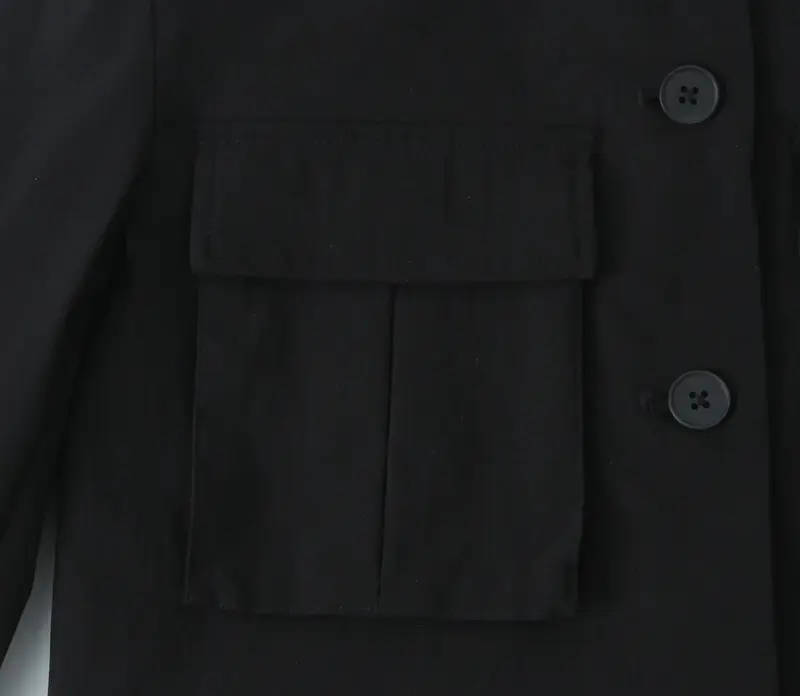 Женская укороченная куртка с воротником-рубашкой и длинным рукавом