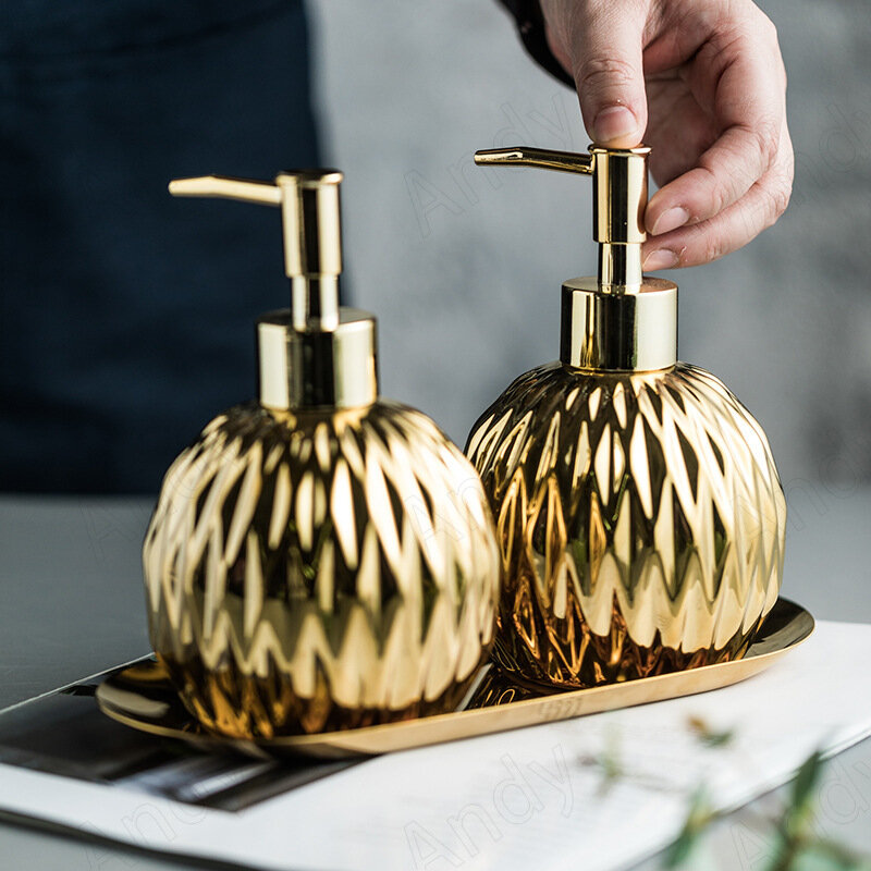 Bottiglia di sapone in ceramica dorata rilievo dell'ondulazione contenitore decorativo per il lavaggio del corpo del Desktop creatività europea dell'hotel accessori per il bagno