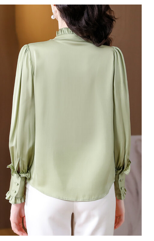 2023 primavera/estate nuova camicia a maniche lunghe in seta verde con decorazione floreale 3D bordo dell'orecchio in legno Top camicia ampia in raso