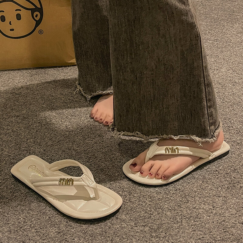 Pantofole a spina di pesce per le donne 2024 nuove scarpe da spiaggia Casual estive per abbigliamento Outdoor scarpe basse Casual alla moda e scarpe da casa