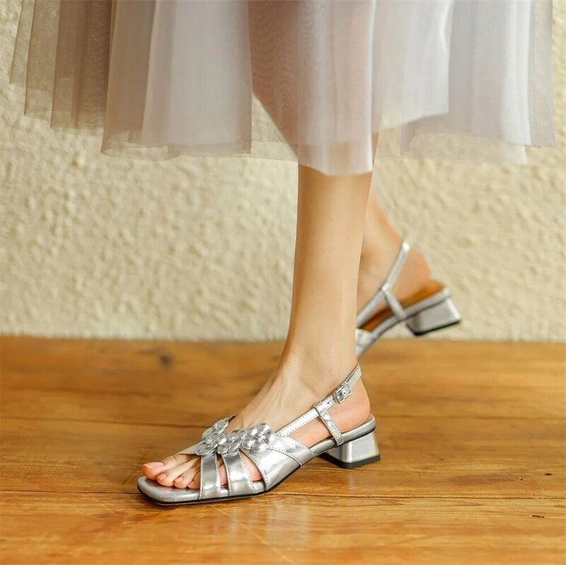 RIZABINA prawdziwe skórzane sandały damskie z kwadratowym noskiem dekoracja kwiatowa na niskim obcasie buty na pasku 2024 letnie eleganckie buty ślubne balowe