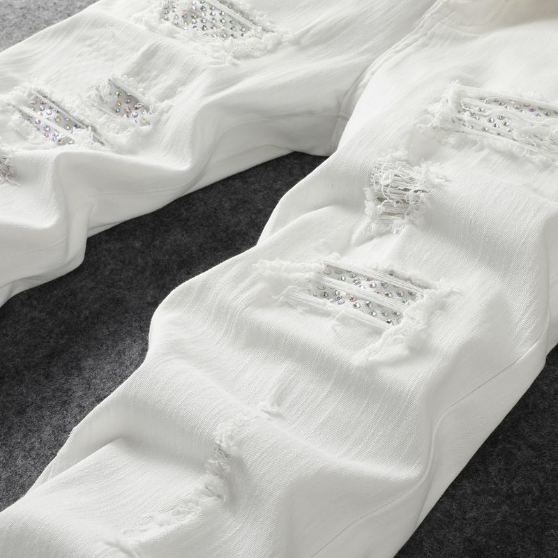 Nowe męskie dżinsy modowe Białe, swobodne, dziurowane naszywki, gorące diamentowe, elastyczne, proste, uniwersalne, sprane bawełniane spodnie młodzieżowe dżinsowe