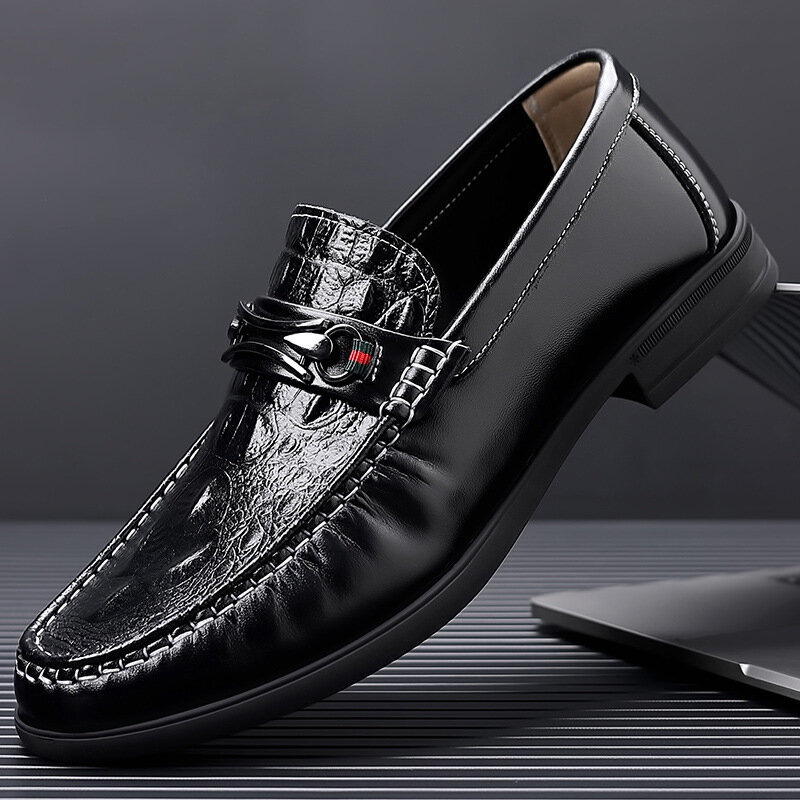 Sepatu pantofel kulit ผู้ชายแฟชั่นลำลองสำหรับรองเท้าชุดเดรสของผู้ชายหรูหราแฟชั่นอังกฤษสำหรับฤดูร้อน2024