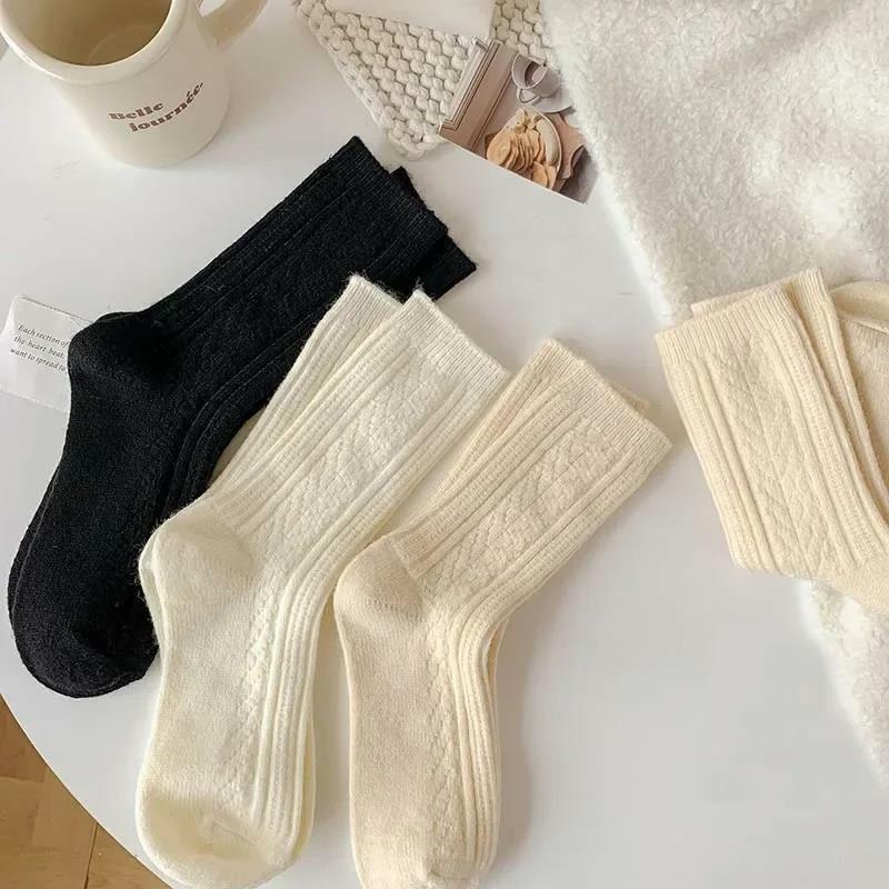Japanische Mode einfarbig dicke Kaschmir Socken warme Winter Frauen Wolle Freizeit bequeme Hauss ocken lang und von hoher Qualität