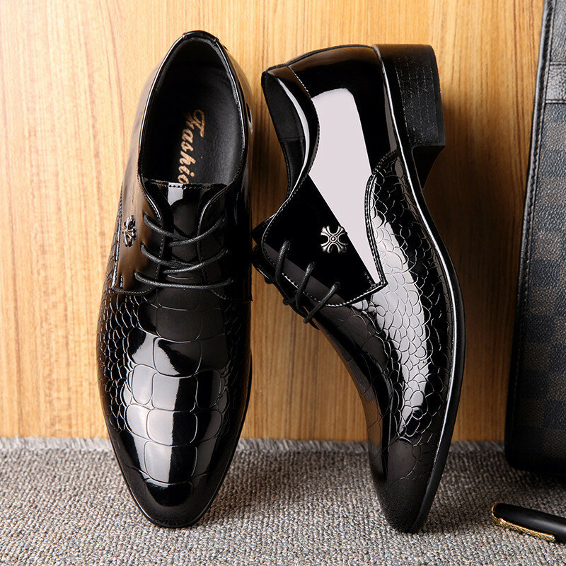 Najnowsze włoskie buty oxford dla mężczyzn luksusowe buty ślubne ze skóry lakierowanej szpiczasty nosek buty klasyczne derbies plus rozmiar 38-48