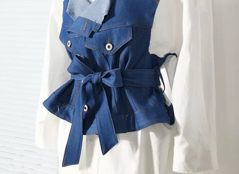 Dżinsowa niebieska koszula spódnica damska pasuje do białej marynarki z paskiem formalna biurowa pani odzież robocza moda dziewczęca sukienka na studniówkę