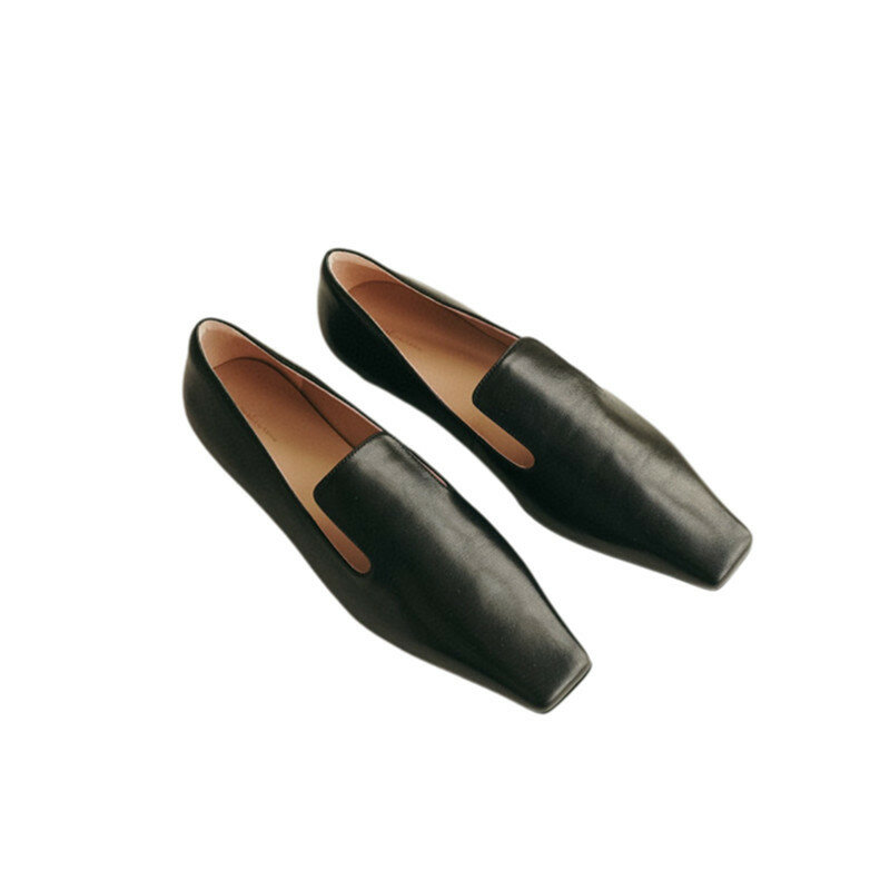 Sepatu pantofel gaya Inggris, Kasut kulit domba suede kepala persegi minimalis hitam kecil 2024