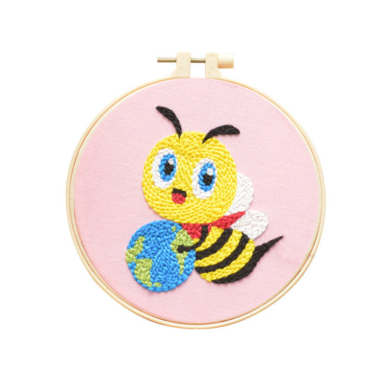 Both beginners and children can easily learn to make embroidery hanging pictures