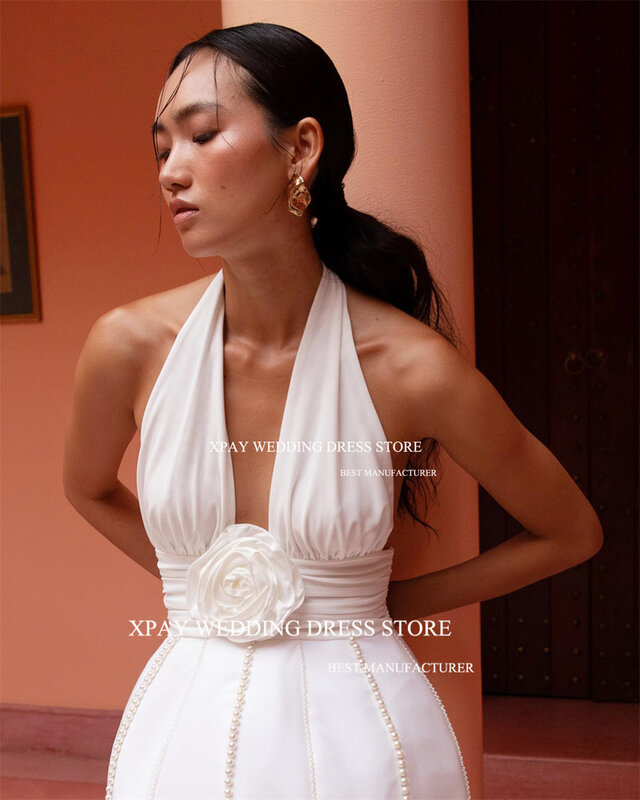 Сексуальное короткое свадебное платье XPAY с лямкой на шее, глубоким V-образным вырезом, розовыми цветами, жемчужинами, без рукавов, с открытой спиной, выше колена, свадебные платья мини 2024