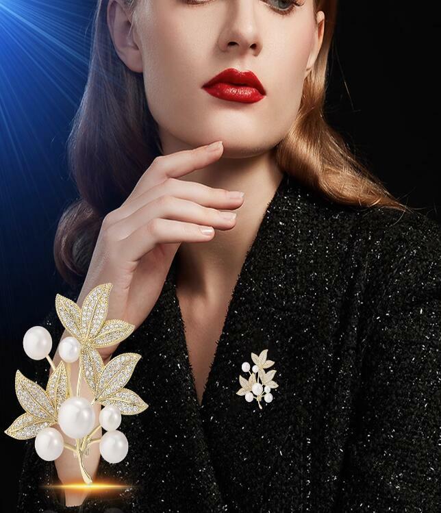 Bros berlian imitasi daun Maple mutiara untuk wanita, aksesori perhiasan harian pin pakaian tetap logam elegan modis