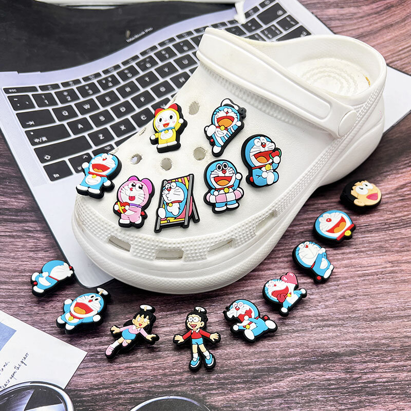 Single Sale 1pcs Doraemon Shoe Charms Accessories Sandals Shoe Decorations Jeans Pins Badge kids Party Favors Dropshipping