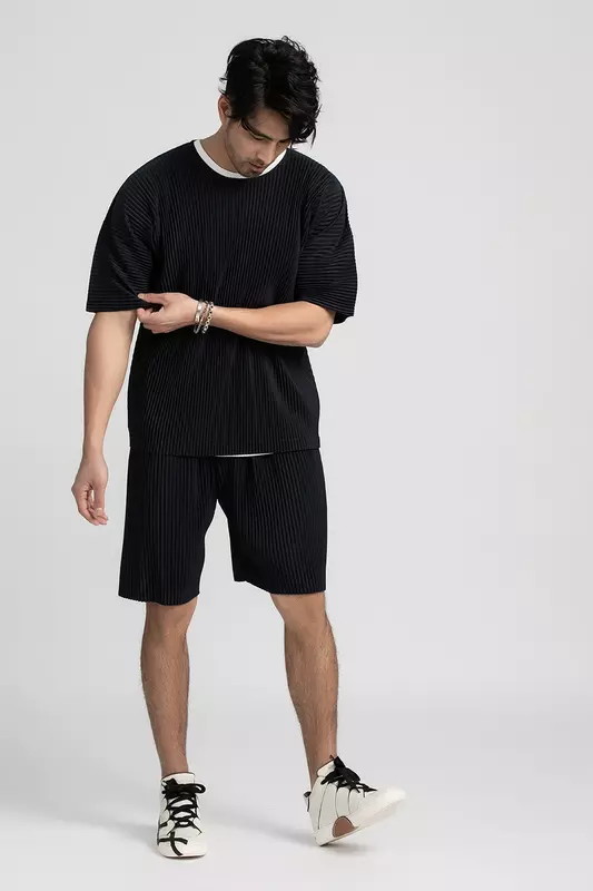 Plisowane szorty Miyake dla mężczyzn odzież luźna wygodne szorty letnie ubrania dla mężczyzn spodenki sportowe na siłownię mężczyzn spodnie ze sznurkiem