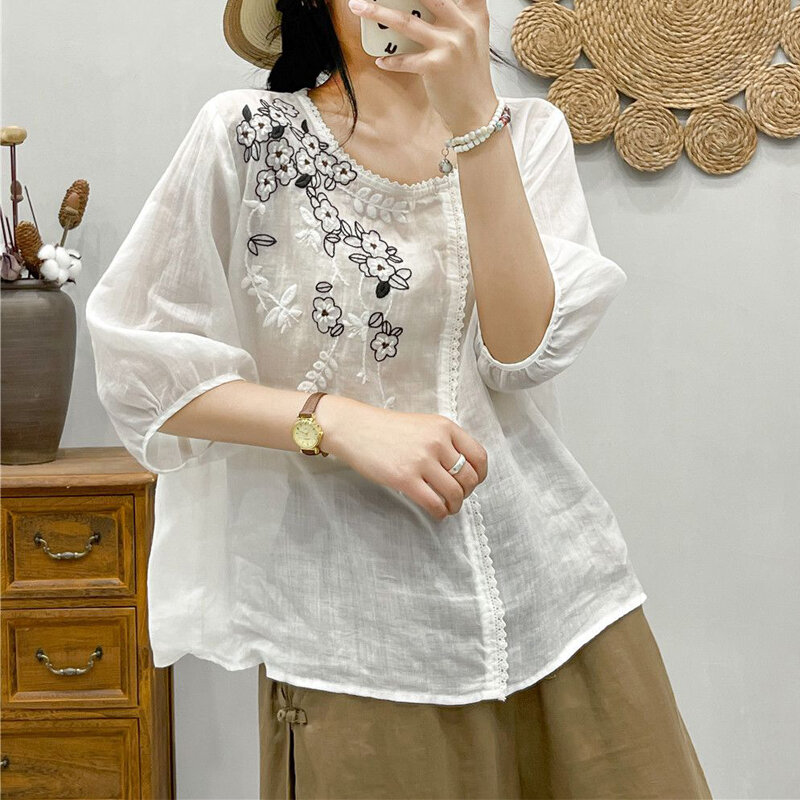 Blusa bordada de estilo étnico Vintage para mujer, camisa de lino de algodón de gran tamaño con retazos de encaje, Tops de media manga con cuello redondo informales