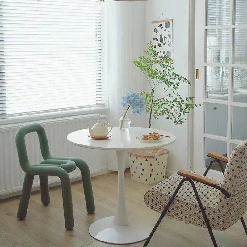 Mesa de jantar redonda moderna, mesa lateral pequena do desenhador do chá, banquinho central branco, sala de estar e mobília do hotel