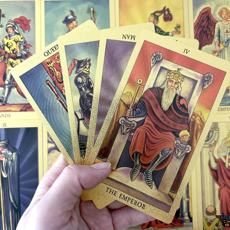 Mazzo di carte dei tarocchi dorati con fiducia nella divinazione del manuale di istruzioni colorato splendido