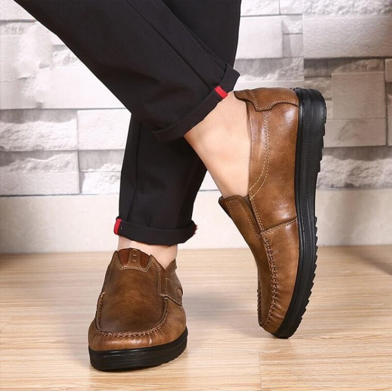 Sapatos confortáveis de couro microfibra masculinos, deslizamento leve casual em mocassins, mocassins confortáveis de apartamento