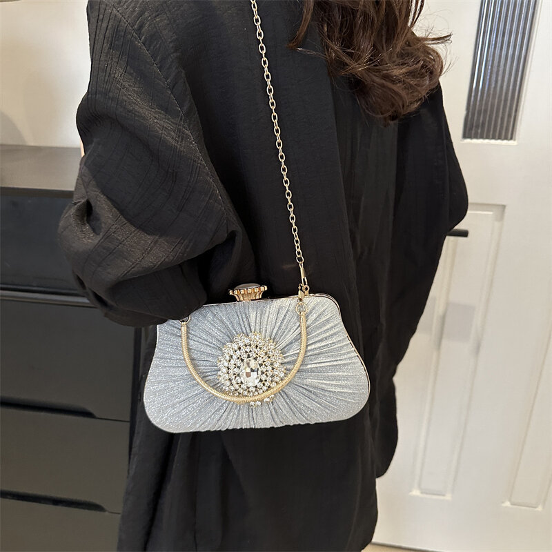 Piccola borsa a tracolla in pelle PU carina borse a catena Designer donna 2024 borsa a tracolla in oro con Design a diamante per feste di moda coreana
